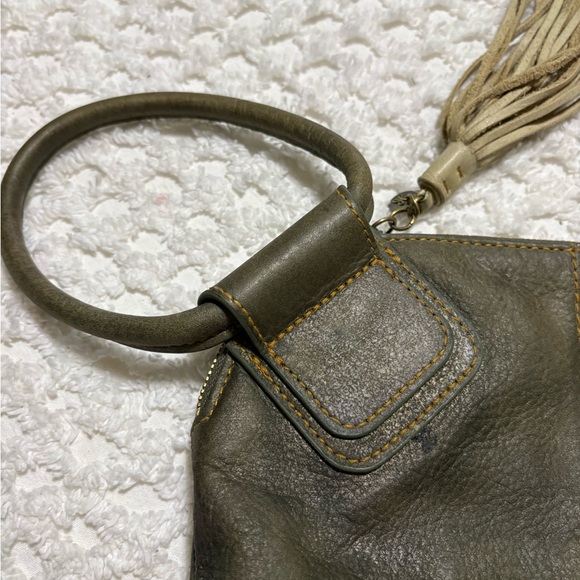 Hobo Rare Olive Green Leather Wristlet with Peace Sign - Picture 3 of 8